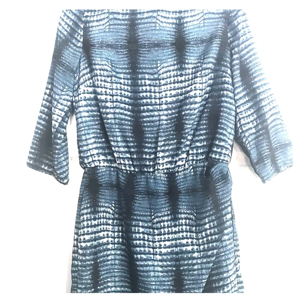 Snake skin print, open back dress